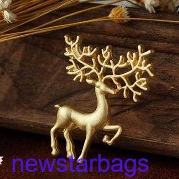 manufacturer gift wholesale fashion personality cardigan coat buckle accessories cartoon deer modeling brooch pin f020, Gray
manufacturer gift wholesale fashion personality cardigan coat buckle accessories cartoon deer modeling brooch pin f020, Gray