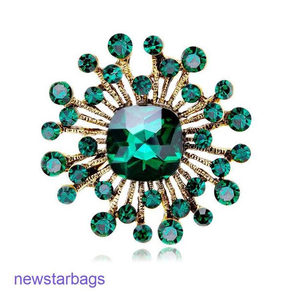 manufacturer gift wholesale new fashion hollow out geometric crystal brooch personality alloy inlaid diamond women's pin, Gray
manufacturer gift wholesale new fashion hollow out geometric crystal brooch personality alloy inlaid diamond women's pin, Gray