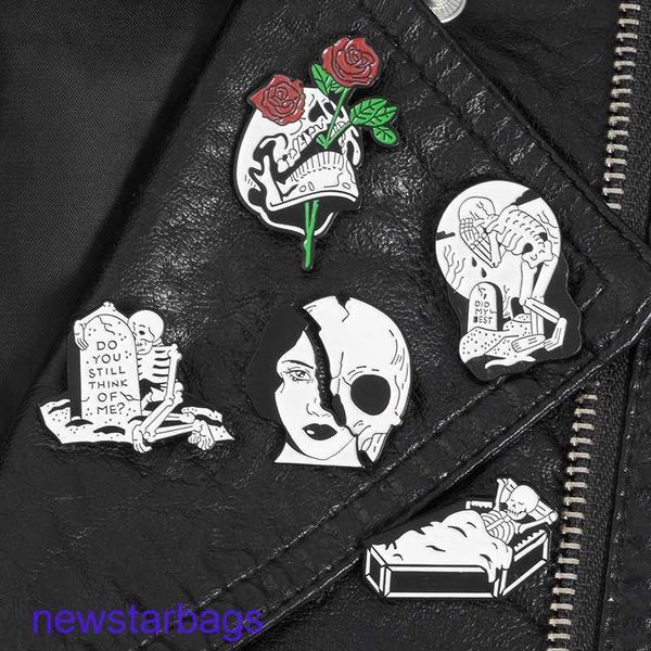 manufacturer gift wholesale exaggerated personality skeleton brooch summer hat shirt versatile oil dripping alloy enamel, Gray
manufacturer gift wholesale exaggerated personality skeleton brooch summer hat shirt versatile oil dripping alloy enamel, Gray