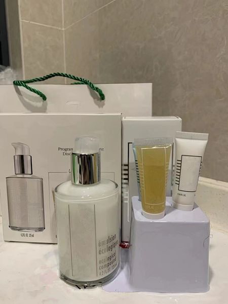 wholesales price sets emulsion lotion compound day and night 125ml wash facial gel 10ml hydration booster seru 5 &10ml kits
wholesales price sets emulsion lotion compound day and night 125ml wash facial gel 10ml hydration booster seru 5 &10ml kits