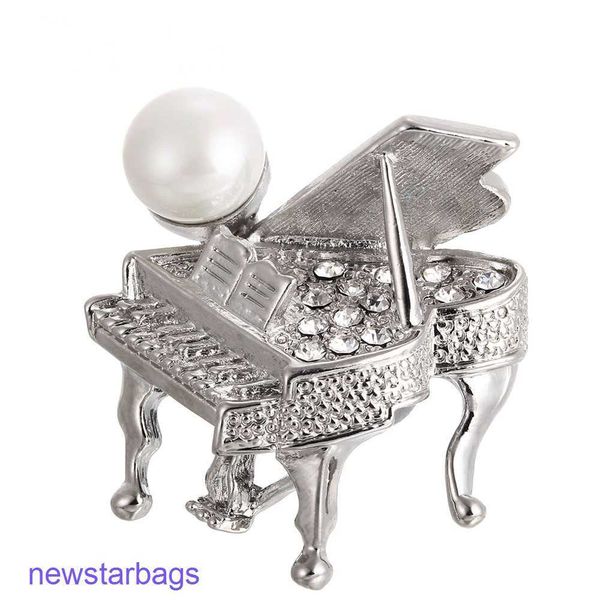 manufacturer gift wholesale better-selling alloy pearl piano brooch fashion personality corsage shawl scarf button, Gray
manufacturer gift wholesale better-selling alloy pearl piano brooch fashion personality corsage shawl scarf button, Gray