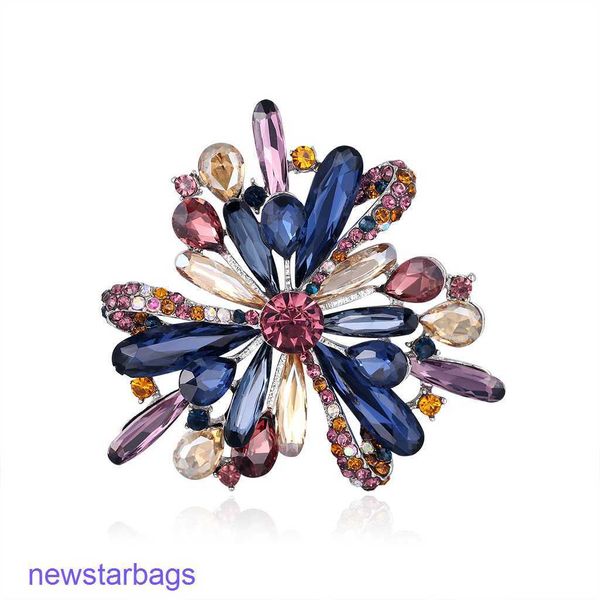 manufacturer gift wholesale new blue diamond women's flower brooch simple color temperament accessories, Gray
manufacturer gift wholesale new blue diamond women's flower brooch simple color temperament accessories, Gray