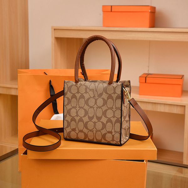 luxury designer bag women's shoulder bag handbag brand high-quality women's three colors to choose from
luxury designer bag women's shoulder bag handbag brand high-quality women's three colors to choose from