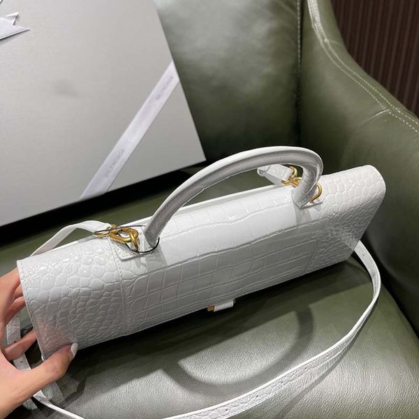 luxurys crossbody bag famous classical designer lady cross body bags handbag half moon shaped hourglass bag purse gold silver leather stylis
luxurys crossbody bag famous classical designer lady cross body bags handbag half moon shaped hourglass bag purse gold silver leather stylis