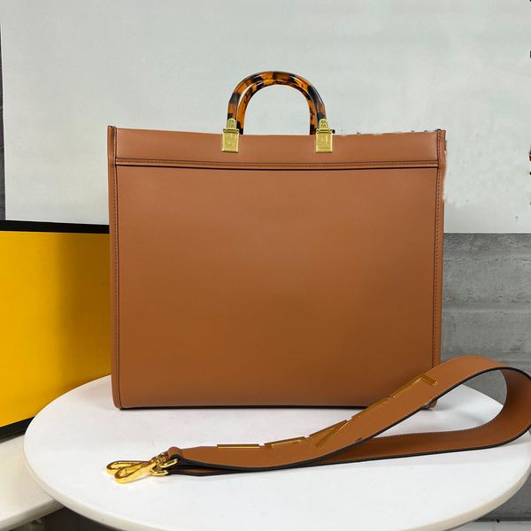 designer lady wallets leather women luxury classic fashion chain with flower and letter pattern handbag lady 40-35-21cm1652, Red;black
designer lady wallets leather women luxury classic fashion chain with flower and letter pattern handbag lady 40-35-21cm1652, Red;black