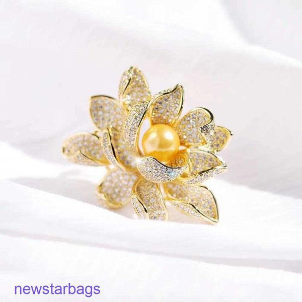 manufacturer gift wholesale lotus brooch pearl lotus empty high-grade zircon accessories female anti-light buckle, Gray
manufacturer gift wholesale lotus brooch pearl lotus empty high-grade zircon accessories female anti-light buckle, Gray