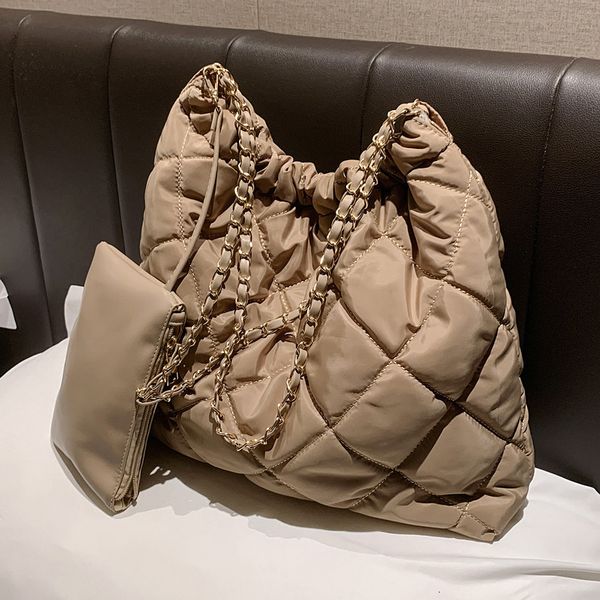 evening bags vintage handbag for women nylon large capacity ladies luxury designer fashion chains soft shoulder 230109
evening bags vintage handbag for women nylon large capacity ladies luxury designer fashion chains soft shoulder 230109