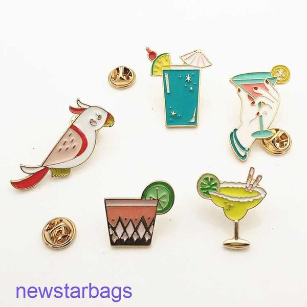 manufacturer gift wholesale qingdao jewelry straight summer style oil drop series lemon cup parrot beach badge brooch, Gray 
manufacturer gift wholesale qingdao jewelry straight summer style oil drop series lemon cup parrot beach badge brooch, Gray
