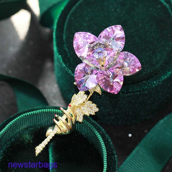 manufacturer gift wholesale new personalized artificial purple blue crystal flower brooch exaggerated handheld rose for women, Gray
manufacturer gift wholesale new personalized artificial purple blue crystal flower brooch exaggerated handheld rose for women, Gray