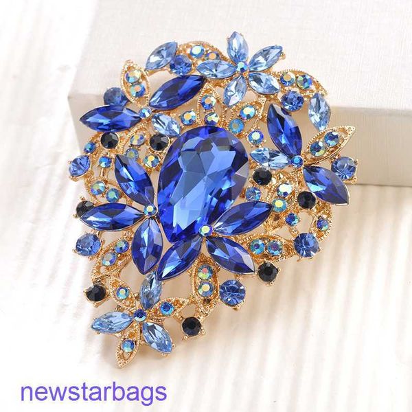manufacturer gift wholesale 2023 winter new red acrylic flower brooch female popular, Gray
manufacturer gift wholesale 2023 winter new red acrylic flower brooch female popular, Gray