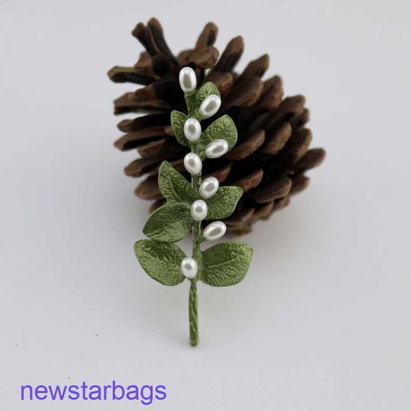 manufacturer gift wholesale american designer work irish thorn eucalyptus leaf pearl green paint brooch female, Gray
manufacturer gift wholesale american designer work irish thorn eucalyptus leaf pearl green paint brooch female, Gray