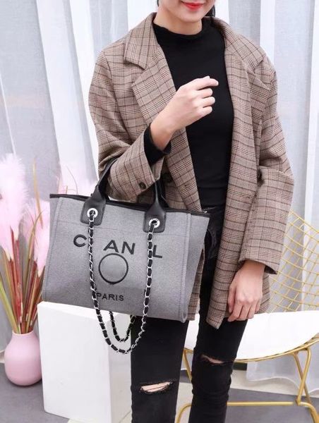 2023 women messenger travel bag classic style fashion bags shoulder lady totes handbags speedy with key lock
2023 women messenger travel bag classic style fashion bags shoulder lady totes handbags speedy with key lock