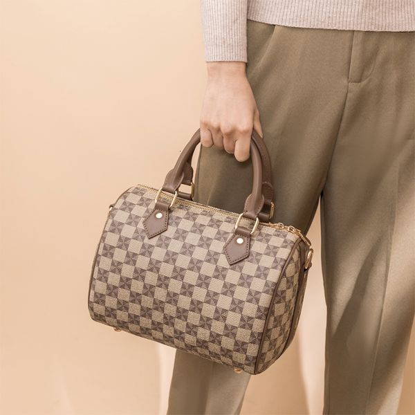 evening bags boston shoulder for women 2023 plaid luxury crossbody fashion vintage pu leather ladies female handbags with handle 230109
evening bags boston shoulder for women 2023 plaid luxury crossbody fashion vintage pu leather ladies female handbags with handle 230109