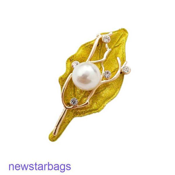 manufacturer gift wholesale new brooch creative leaf pearl plant flower oil drop, Gray
manufacturer gift wholesale new brooch creative leaf pearl plant flower oil drop, Gray