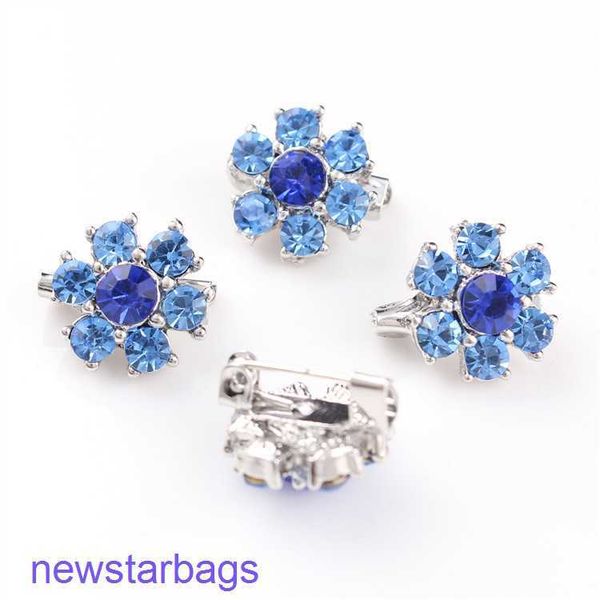 manufacturer gift wholesale korean version of six-petal mini flower inlaid with diamond brooch silk scarf buckle exquisite neckpin, Gray
manufacturer gift wholesale korean version of six-petal mini flower inlaid with diamond brooch silk scarf buckle exquisite neckpin, Gray