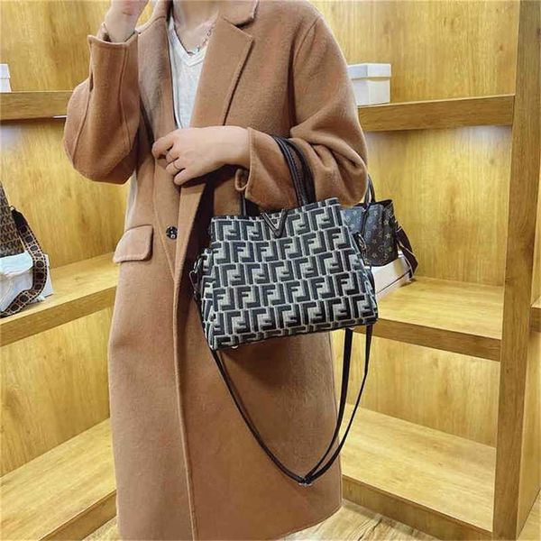 90% off bags clearance online designer autumn and winter hand single red messenger women
90% off bags clearance online designer autumn and winter hand single red messenger women