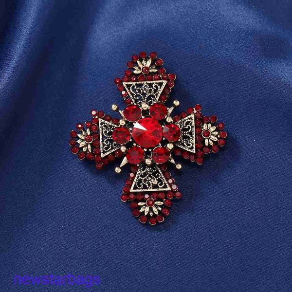 manufacturer gift wholesale fashion geometric rhinestone brooch men's suit cross alloy clothing accessories, Gray
manufacturer gift wholesale fashion geometric rhinestone brooch men's suit cross alloy clothing accessories, Gray
