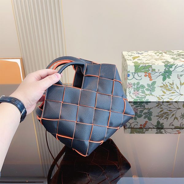 luxury designer handbag shoulder bags new style braid crossbody bag fashion women classic wallets handbag mini tote handbags purses designer
luxury designer handbag shoulder bags new style braid crossbody bag fashion women classic wallets handbag mini tote handbags purses designer