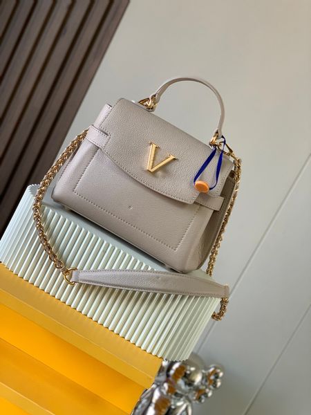 luxury designer women tote bag fashion coated canvas zipped tote gold color padlock rolled leather handles purses crossbody shoulder bags ap
luxury designer women tote bag fashion coated canvas zipped tote gold color padlock rolled leather handles purses crossbody shoulder bags ap