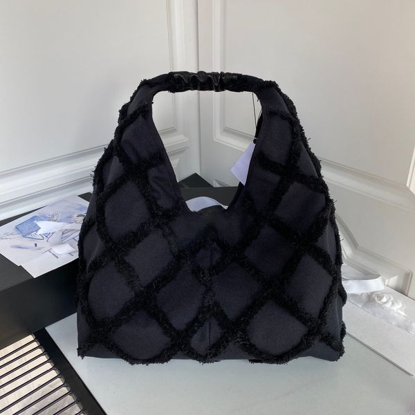 winter fashion underarm bag luxury handbag coin purse 5a large capacity purse designer bag women's bag tote bag shopping bag
winter fashion underarm bag luxury handbag coin purse 5a large capacity purse designer bag women's bag tote bag shopping bag