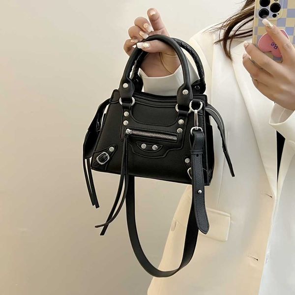 cross body luxury purses and handbags women bags brand designer soft tassel motorcycle bag chic pu leather stylish crossbody shoulder bag 01
cross body luxury purses and handbags women bags brand designer soft tassel motorcycle bag chic pu leather stylish crossbody shoulder bag 01
