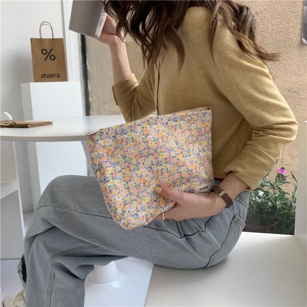 cosmetic bags cases floral cosmetic bag cotton fabric women make up storage pouch japan style zipper cosmetic pouch vintage phone clutch bea
cosmetic bags cases floral cosmetic bag cotton fabric women make up storage pouch japan style zipper cosmetic pouch vintage phone clutch bea