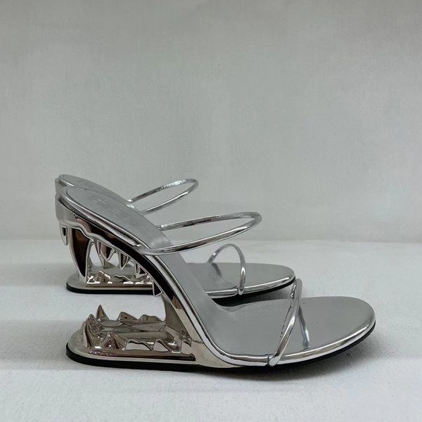gcds sculpted high-heeled slippers metallic high heels open toes slip-on slides patent leather leather narrowband sandals for women luxury d, Black
gcds sculpted high-heeled slippers metallic high heels open toes slip-on slides patent leather leather narrowband sandals for women luxury d, Black