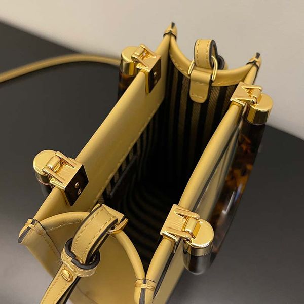 messenger cross body women bags handbag original box purse handbags shoulder leather classic ladies lock shoulder designer bags shoulders ba
messenger cross body women bags handbag original box purse handbags shoulder leather classic ladies lock shoulder designer bags shoulders ba