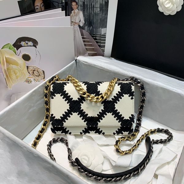 5a quality black leather shoulder bag fashion purse designer handbag female brand luxury bag classic logo clamshell design braided
5a quality black leather shoulder bag fashion purse designer handbag female brand luxury bag classic logo clamshell design braided