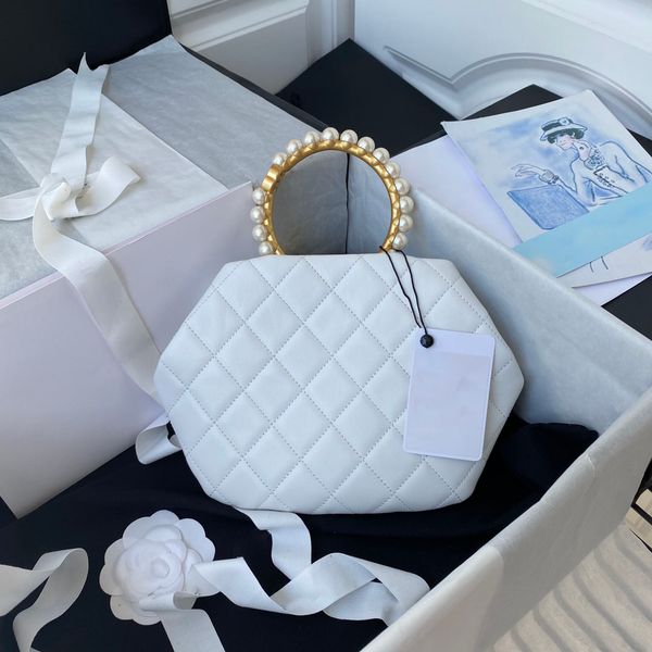 dinner party bag women fashion bag pearl handle metal locking buckle brand designer bag clutch bag vintage design classic ringer c bag
dinner party bag women fashion bag pearl handle metal locking buckle brand designer bag clutch bag vintage design classic ringer c bag