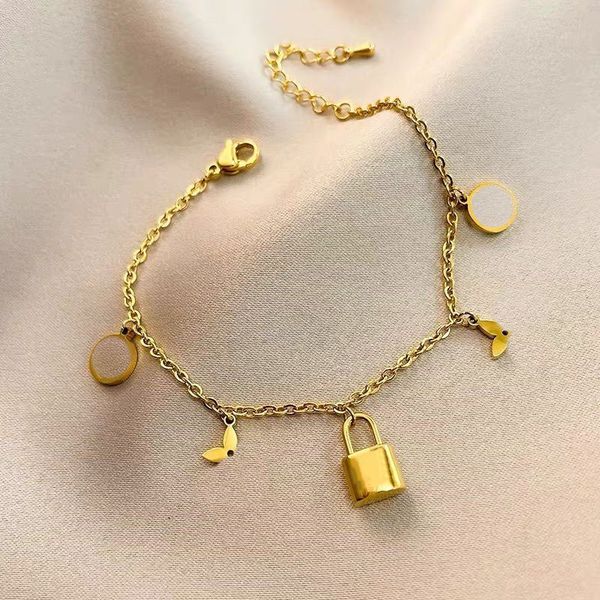 fashion charm bracelet designer classic vintage valentines day love bracelets hypoallergenic lady jewellery gift designer braceletes simple, Golden;silver
fashion charm bracelet designer classic vintage valentines day love bracelets hypoallergenic lady jewellery gift designer braceletes simple, Golden;silver