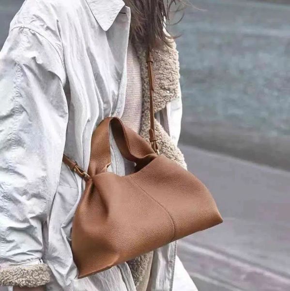 2023 polene numero neuf designer women totes bag full-grain textured leather totes handbag dumpling bag layer cowhide hand-held si271t
2023 polene numero neuf designer women totes bag full-grain textured leather totes handbag dumpling bag layer cowhide hand-held si271t