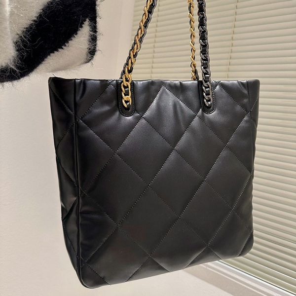 vertical large capacity women luxury designer crossbody bag matelasse versatile classic buckle shoulder bag leather quilted trend suitcases
vertical large capacity women luxury designer crossbody bag matelasse versatile classic buckle shoulder bag leather quilted trend suitcases