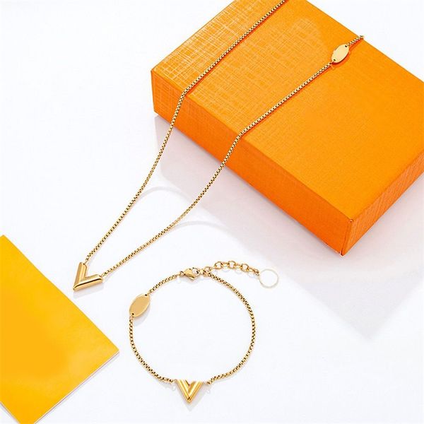 couple jewelry designer bracelet for women plated gold bracelets with letter decoration chain jewellery valentines day charms bracelets luxu, Golden;silver
couple jewelry designer bracelet for women plated gold bracelets with letter decoration chain jewellery valentines day charms bracelets luxu, Golden;silver