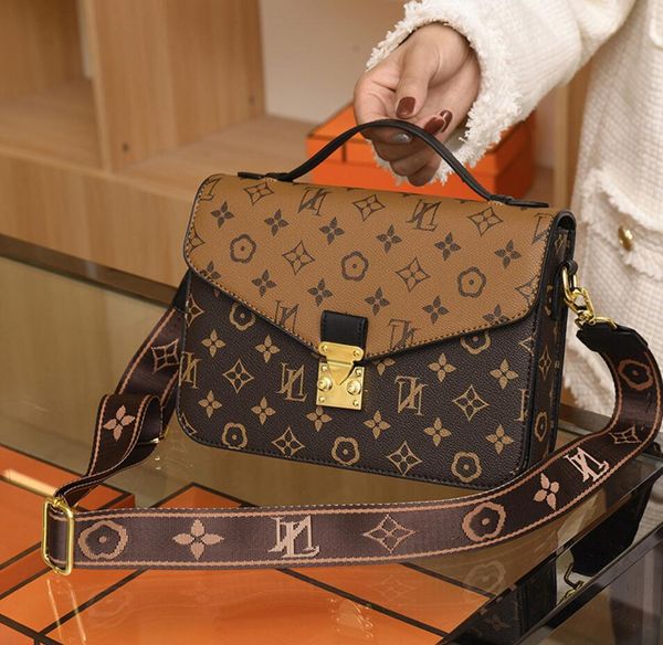 womens shoulder crossbody bag designers handbag embossing flower lady messenger bags leather walllet
womens shoulder crossbody bag designers handbag embossing flower lady messenger bags leather walllet