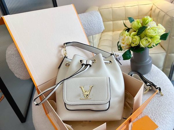 genuine leather sturdy stylish bucket bag drawstring closure shoulder bag women luxurys designers cross body women messenger bags designer s
genuine leather sturdy stylish bucket bag drawstring closure shoulder bag women luxurys designers cross body women messenger bags designer s