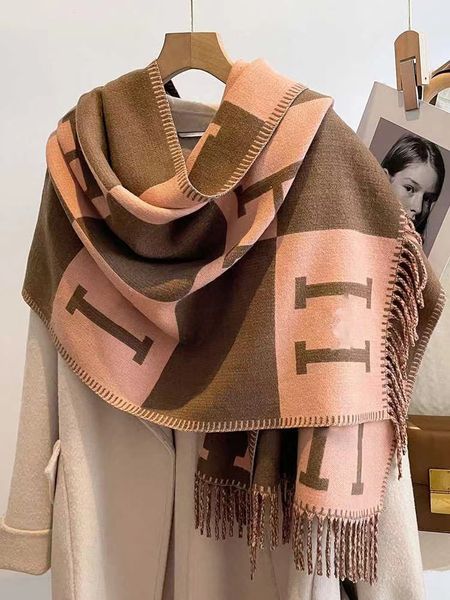 fashion designer scarf for men and women 180-65cm cashmere letter jacquard scarves wholesale price of big brand style, Blue;gray
fashion designer scarf for men and women 180-65cm cashmere letter jacquard scarves wholesale price of big brand style, Blue;gray