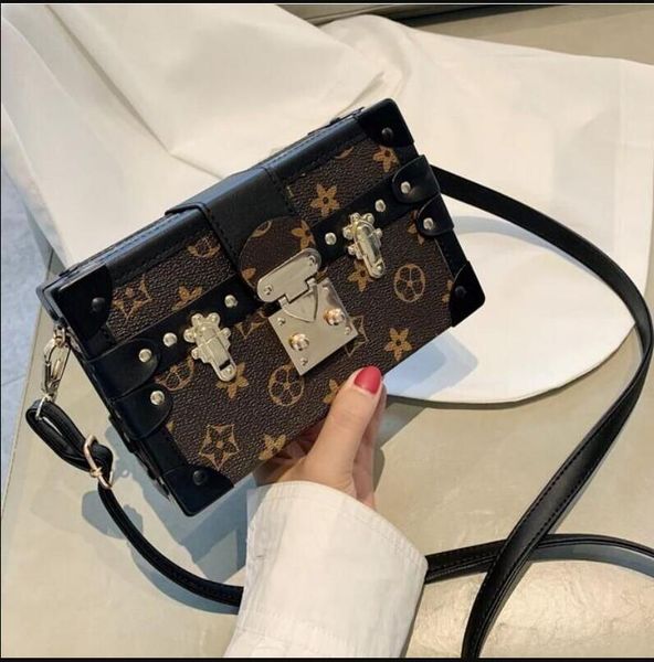luxury shoulder handbags box woman evening bag leather fashion wholesale designer clutch messenger petite malle
luxury shoulder handbags box woman evening bag leather fashion wholesale designer clutch messenger petite malle