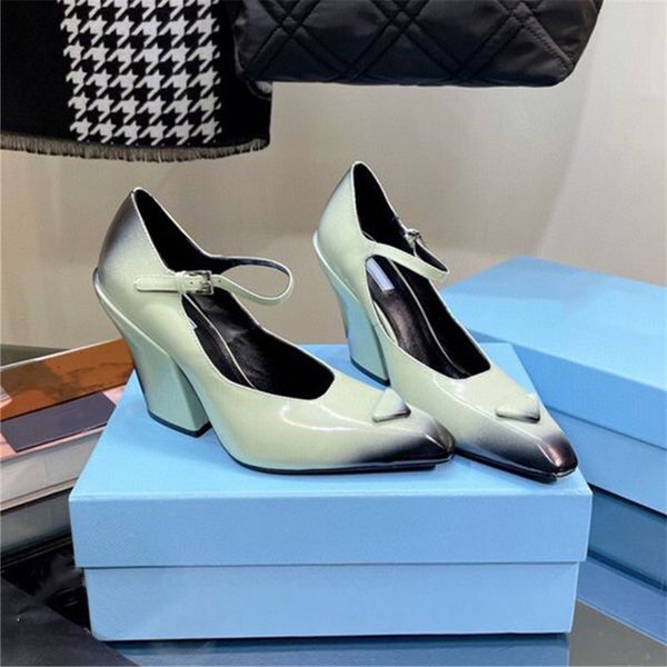 gradient triangle thick heel high-heeled shoes women retro one-button pointed shoes size 35-39, Black
gradient triangle thick heel high-heeled shoes women retro one-button pointed shoes size 35-39, Black