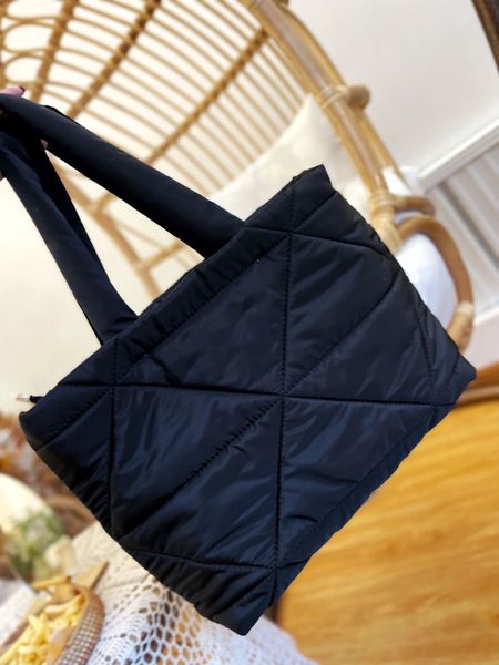 woven shoulder bag women handbag beach luxury fashion bags chain fashion women's handbags bag
woven shoulder bag women handbag beach luxury fashion bags chain fashion women's handbags bag