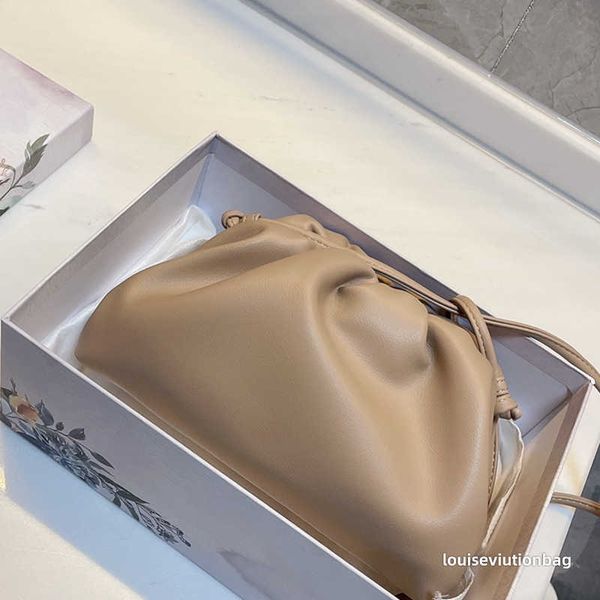 fashion designer bags women handbag solid leather cloud bag women simple makeup banquet luxury hand purse handbags casual tote wallet
fashion designer bags women handbag solid leather cloud bag women simple makeup banquet luxury hand purse handbags casual tote wallet