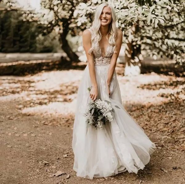 floral boho bridal gowns lace applique v-neck tulle a-line sweep train wedding dress plus size custom made, White
floral boho bridal gowns lace applique v-neck tulle a-line sweep train wedding dress plus size custom made, White