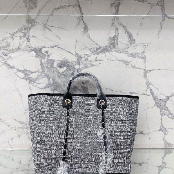 quality designer woman handbag bag genuine cross body lady original clutch shoulder bags small fragrant classic shopping bag large capacity
quality designer woman handbag bag genuine cross body lady original clutch shoulder bags small fragrant classic shopping bag large capacity