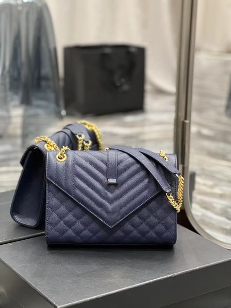 chain bag one shoulder bag fashion tote caviar luxury bag designer bag crossbody bag clamshell design wallet metal locking buckle
chain bag one shoulder bag fashion tote caviar luxury bag designer bag crossbody bag clamshell design wallet metal locking buckle