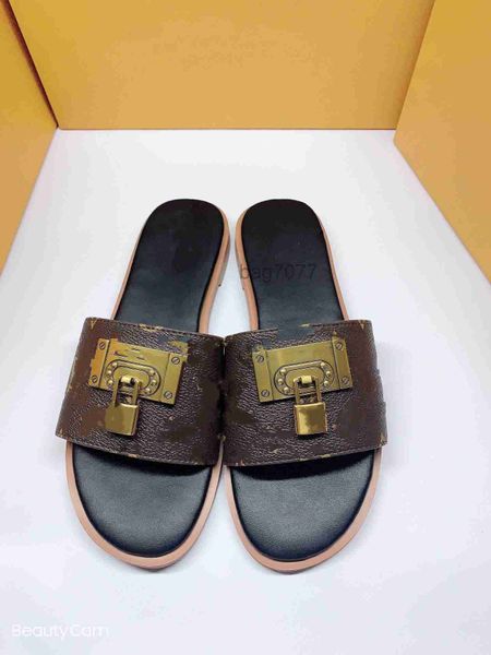 female male slippers striped interlocking letter vibrant color summer easy to wear fashion lady men rubber slides 0427, Black
female male slippers striped interlocking letter vibrant color summer easy to wear fashion lady men rubber slides 0427, Black
