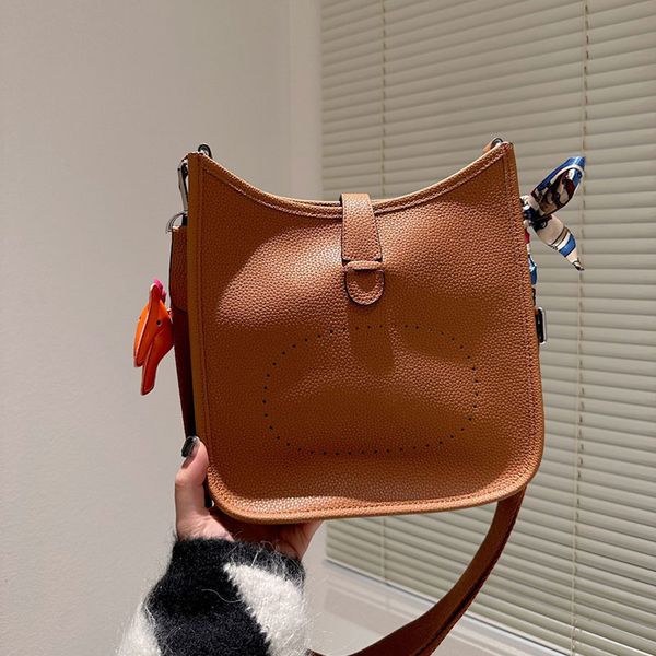 underarm shoulder bag plain crossbody bags cowhide genuine leather handbag purse fashion hollow letter adjustable shoulder strap distributio
underarm shoulder bag plain crossbody bags cowhide genuine leather handbag purse fashion hollow letter adjustable shoulder strap distributio