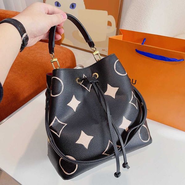 bags totes handbag designer bag women classic imitation brand plaid flower logo letter stitching shoulder bucket bag commuting dinner party
bags totes handbag designer bag women classic imitation brand plaid flower logo letter stitching shoulder bucket bag commuting dinner party