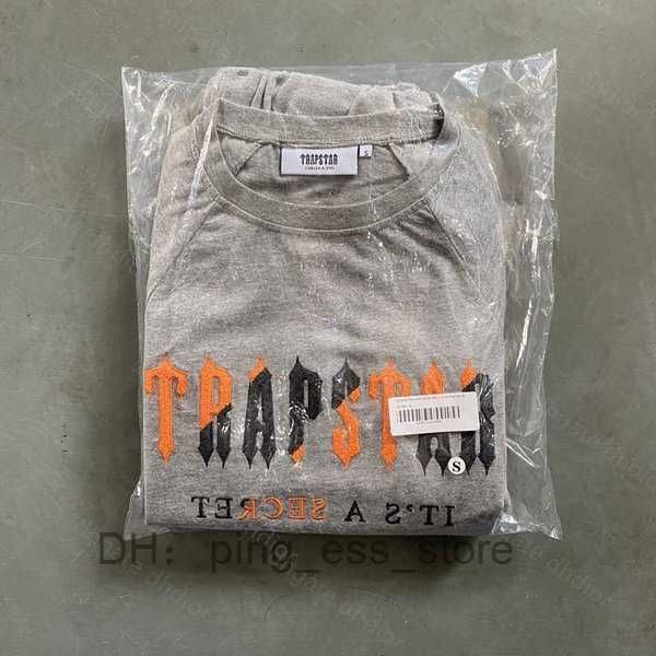 22ss new trapstar london t shirt men and women 1 1 embroidered chenille decoded chord suit - revolution luxury trapstars tee trapstar. 22, White;black
22ss new trapstar london t shirt men and women 1 1 embroidered chenille decoded chord suit - revolution luxury trapstars tee trapstar. 22, White;black