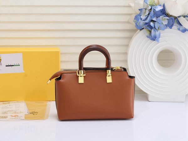 stylish mini handbag can be carried shoulder back or cross body hard plexiglass handle and detachable shoulder strap
stylish mini handbag can be carried shoulder back or cross body hard plexiglass handle and detachable shoulder strap