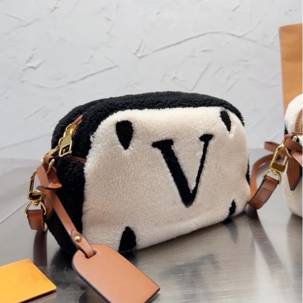 2023 luxury designer shoulder bags cross body womens camera bag winter fashion temperament messenger bags lady purse handbags two colors
2023 luxury designer shoulder bags cross body womens camera bag winter fashion temperament messenger bags lady purse handbags two colors